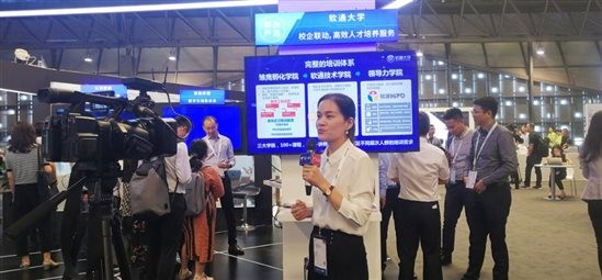 ���ơ�����������������������AI��������������������7790�ط����Ŷ���Я����������໪ΪHC���